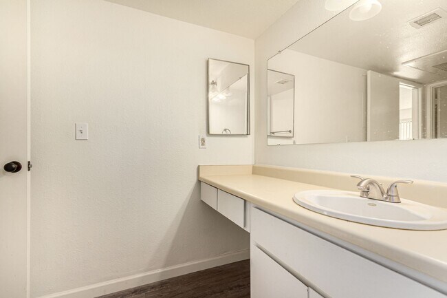 Building Photo - Affordable Luxury in a Gated Community