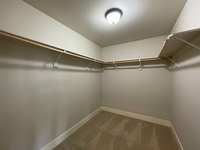 Building Photo - Lovely North Plains 4Bd 2.5Ba Home with Ja...