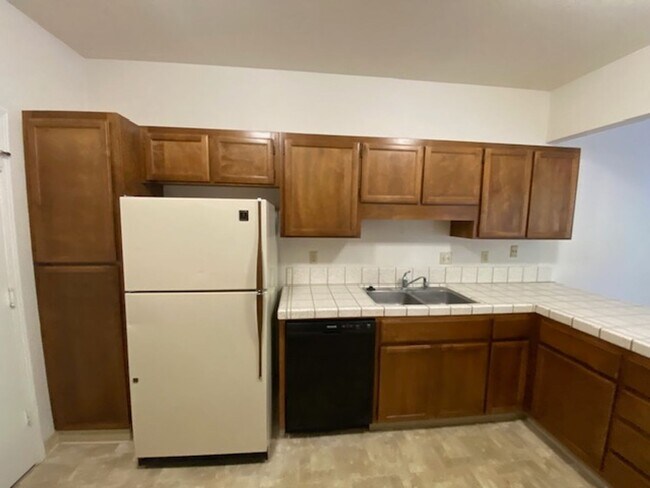 Building Photo - 15 Glen Lake Dr