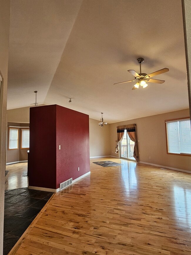 Building Photo - 1138 Lakecrest Ct