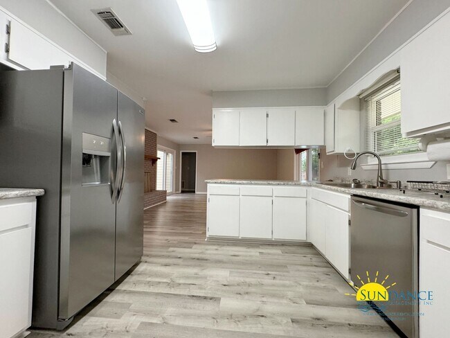 Building Photo - Stunning 4 Bedroom Overbrook Home with a Sparking Pool!