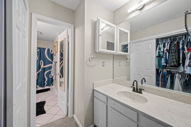Building Photo - Charming 2-Bedroom Home in Virginia Beach
