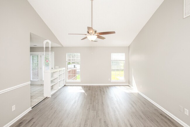 Building Photo - Charming 3-Bedroom with Spacious Backyard