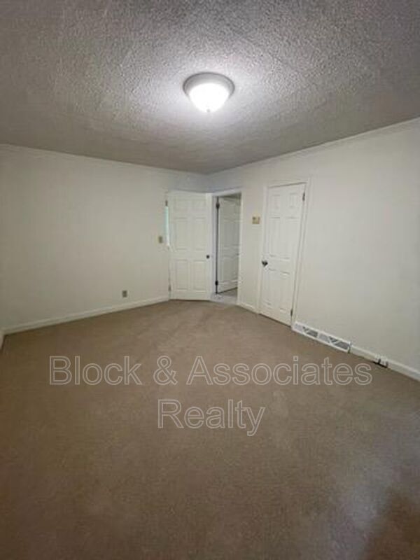 Building Photo - 200 W Bailey St