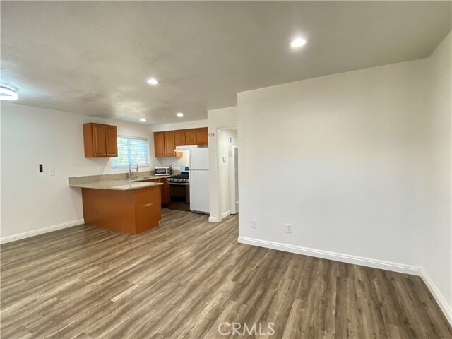 Building Photo - 414 E Rte 66