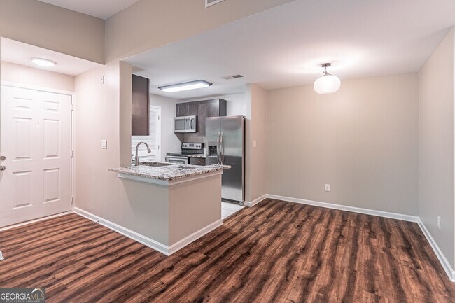 Building Photo - 547 Granville Ct