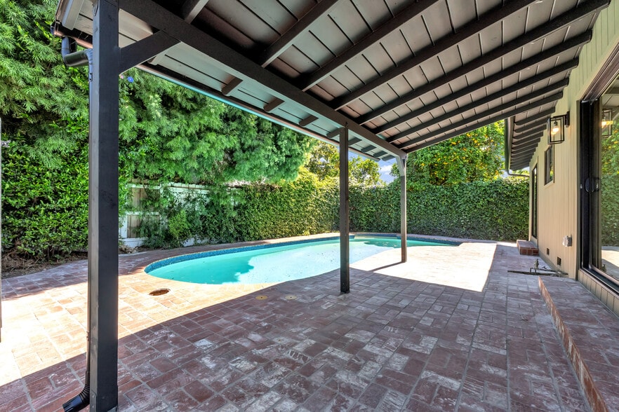 Covered Patio & Pool - 4316 Bellaire Ave