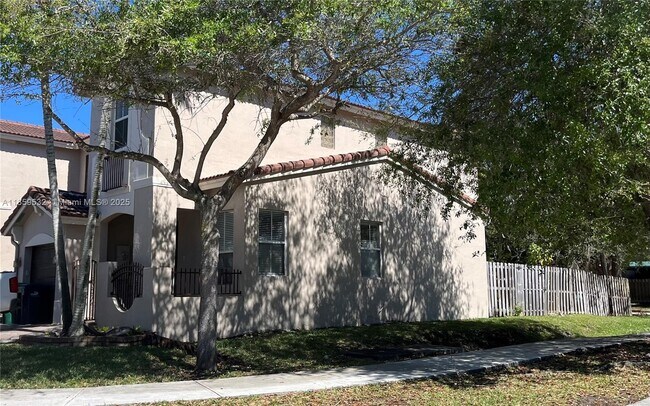 Building Photo - 977 SW 153rd Path