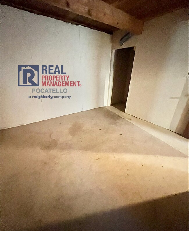 Building Photo - 3 bedroom 2 bath House