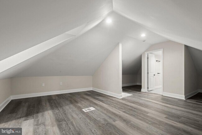 Building Photo - 505 McCabe Ave