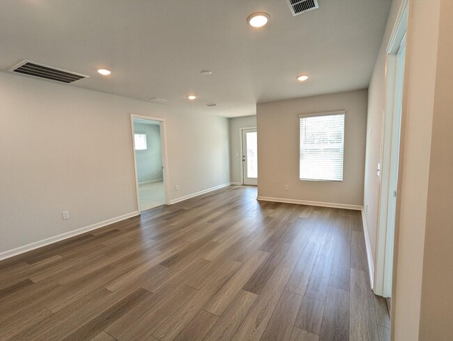 Building Photo - Beautiful 5 Bdrm New Construction Home in ...