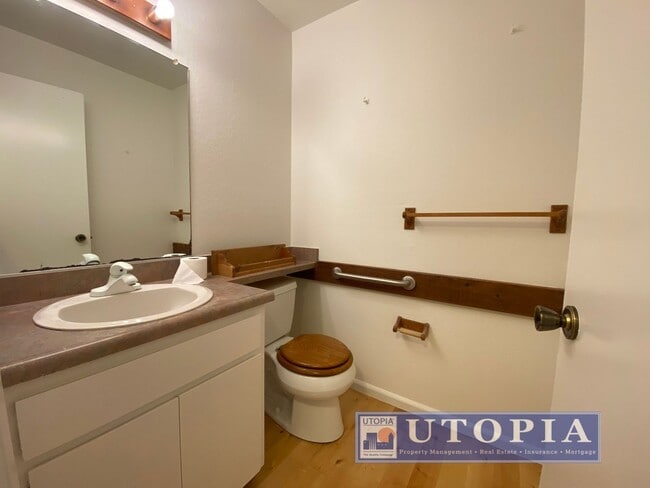 Building Photo - Charming 3 bed, 1.5 bath home in Live Oak, close to the beach and local markets