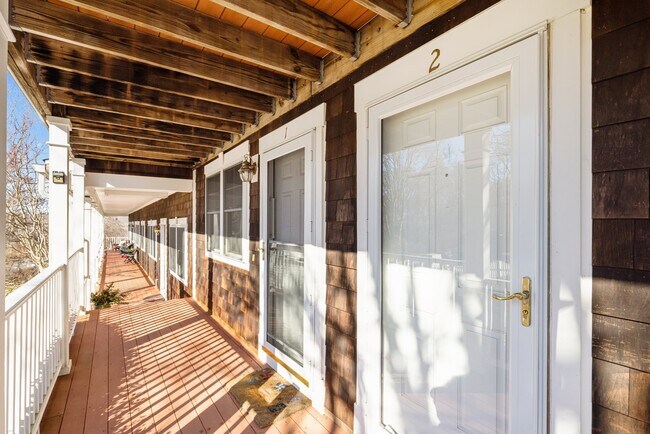 Building Photo - 33 Starr Dr W