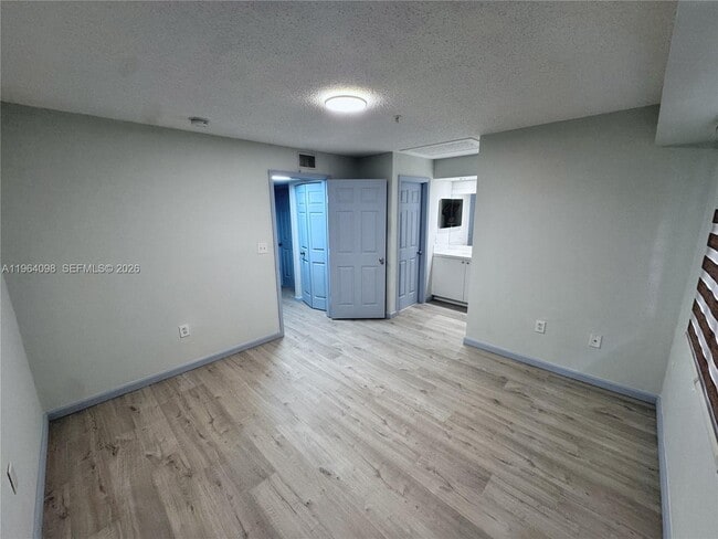 Building Photo - 2881 NE 185th St