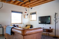 Building Photo - 602 N Willson Ave