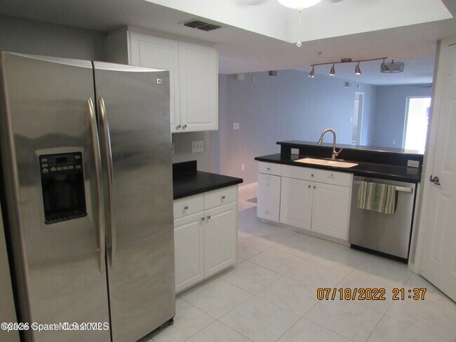 Building Photo - 606 Shorewood Dr