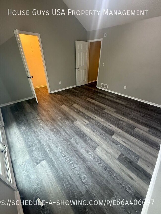 Building Photo - 212 NE Cedar Ct