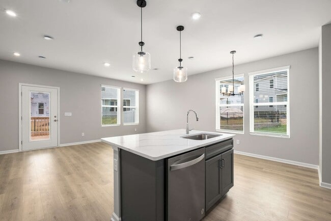 Building Photo - 5339 Bellflower Hls