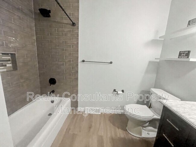 Building Photo - 3222 S Elm-Eugene St