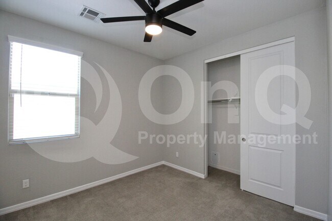 Building Photo - 35733 W Santa Monica Ave