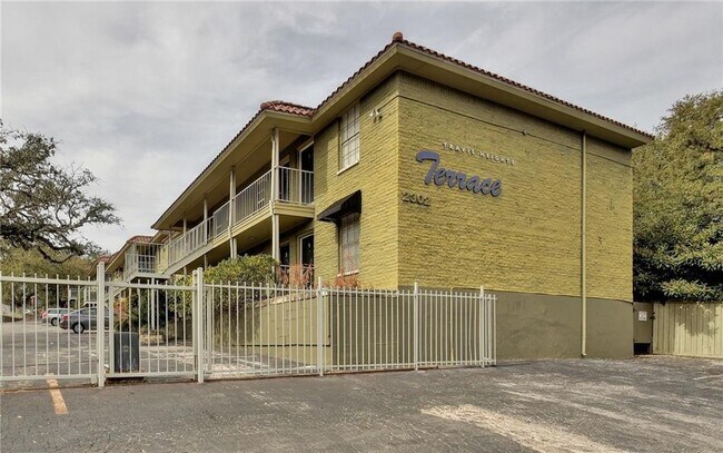 Building Photo - 2302 East Side Dr