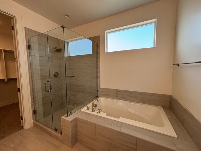 Building Photo - BRAND NEW 4 BEDROOM HOME OR RENT!
