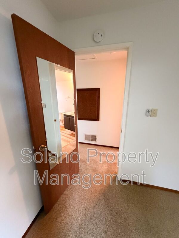 Building Photo - 950 Pembroke Way