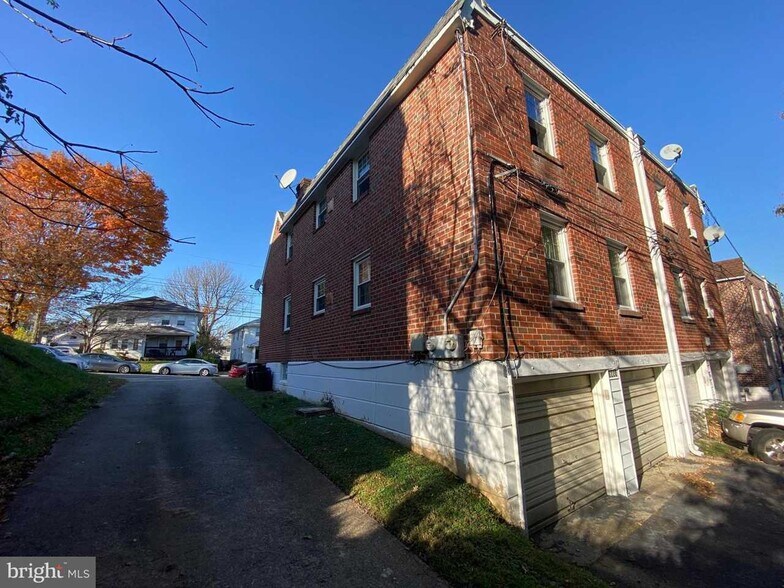 Building Photo - 3220 Albemarle Ave