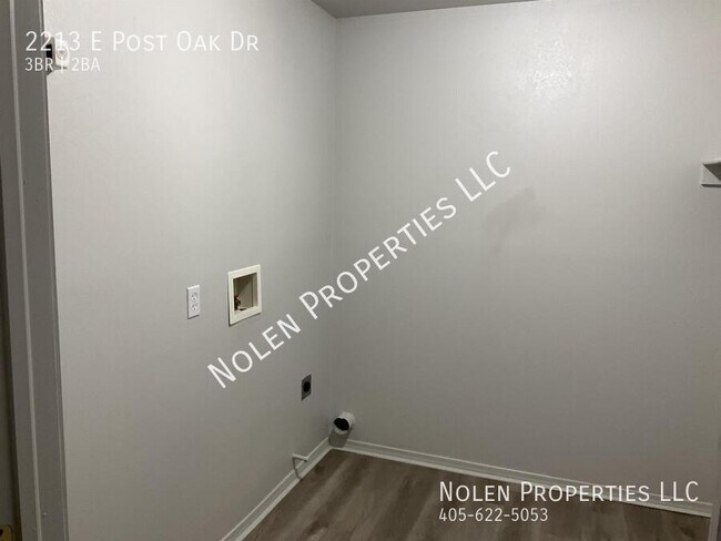 Building Photo - 2213 Post Oak Dr