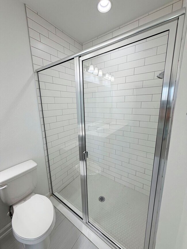 Building Photo - Beautiful 3 Bedroom, 2.5 Bathroom Townhome + Loft in Gated SilverLeaf Community