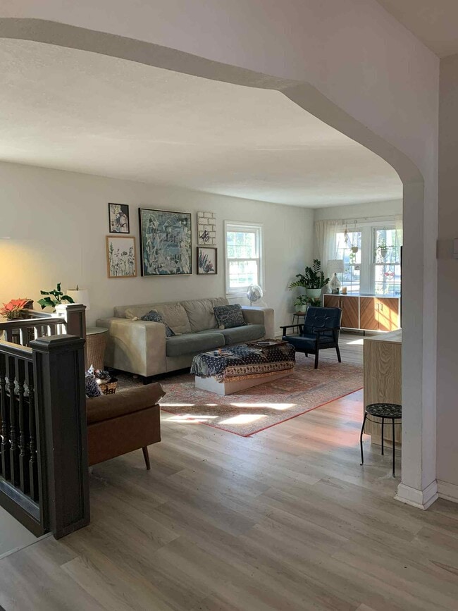 Building Photo - 520 S Osage St