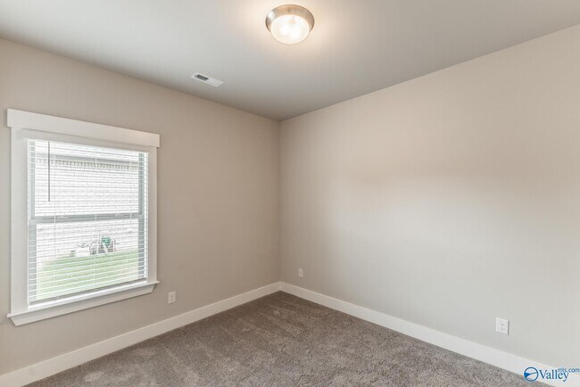 Building Photo - 14741 Greenleaf Dr