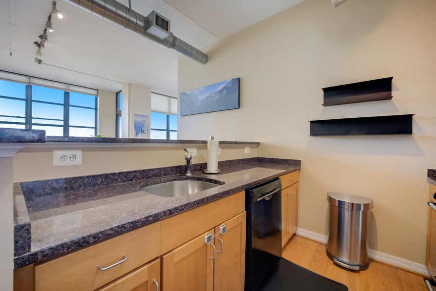 Kitchen - 2020 12th St NW