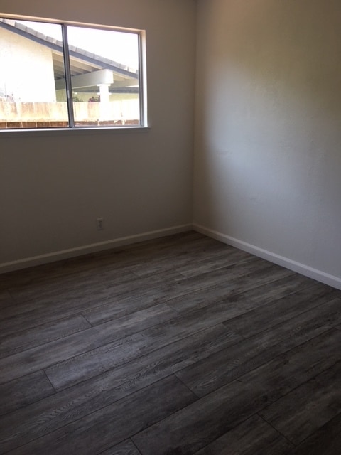 Building Photo - 4 Bedroom Home! Close to Shopping Centers & CHS Attendance!