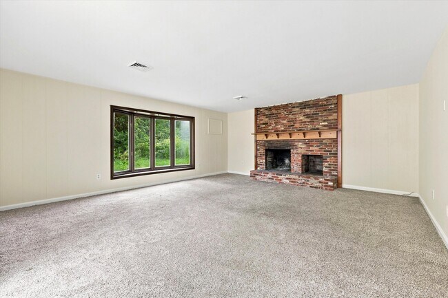 Building Photo - 27 Glover Ln