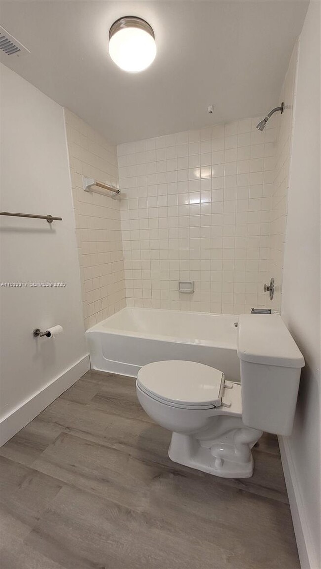 Building Photo - 2851 N Oakland Forest Dr