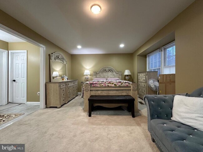 Building Photo - 12103 Salemtown Dr