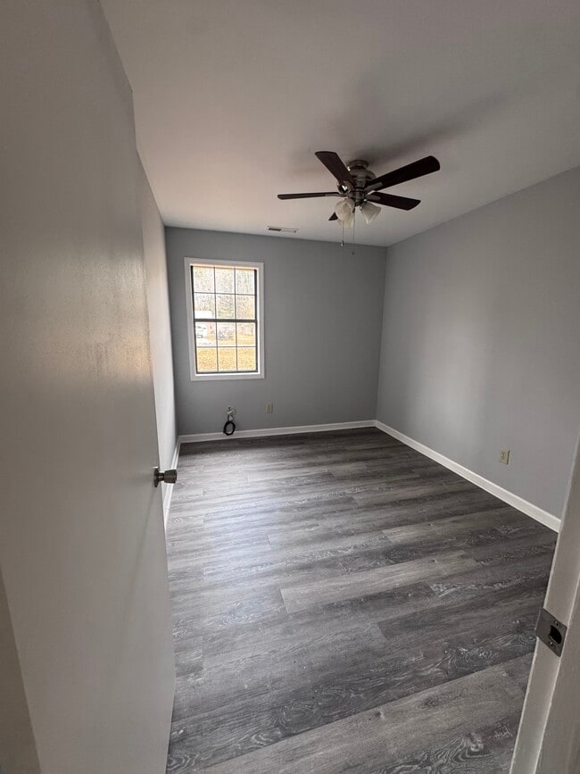 Building Photo - 1007 Cagle St NE