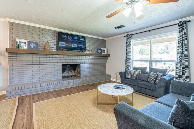 Building Photo - 4375 Park St