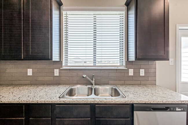 Building Photo - 1030 Lakeway Crossing Dr