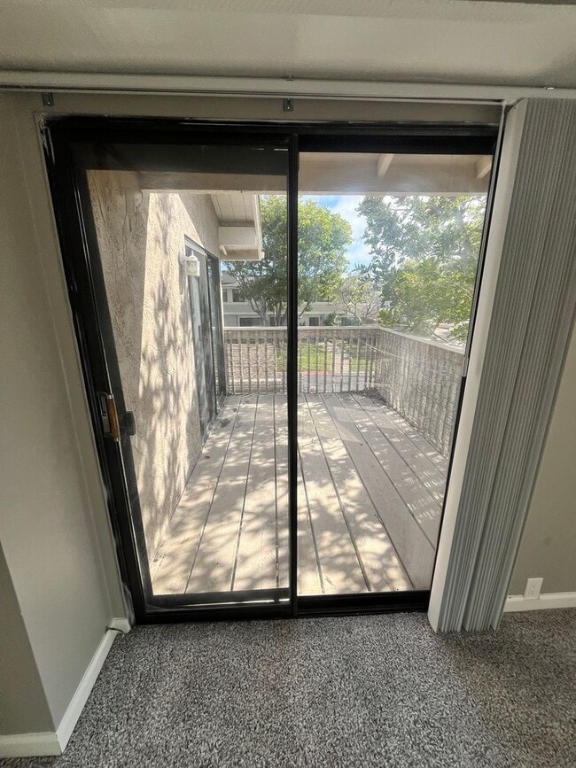 Building Photo - For Rent: 3 Bed, 2.5 Bath Townhome in University City