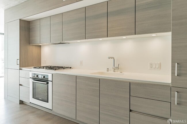 Building Photo - 8 Octavia St