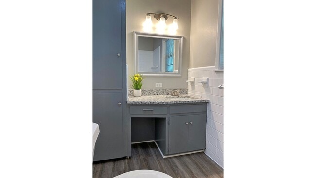 Building Photo - 403 Parkwood Dr