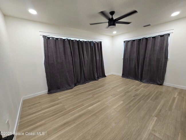 Building Photo - 2417 Colonial Dr