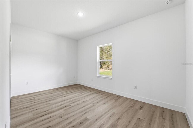 Building Photo - 2275 W Linden Dr