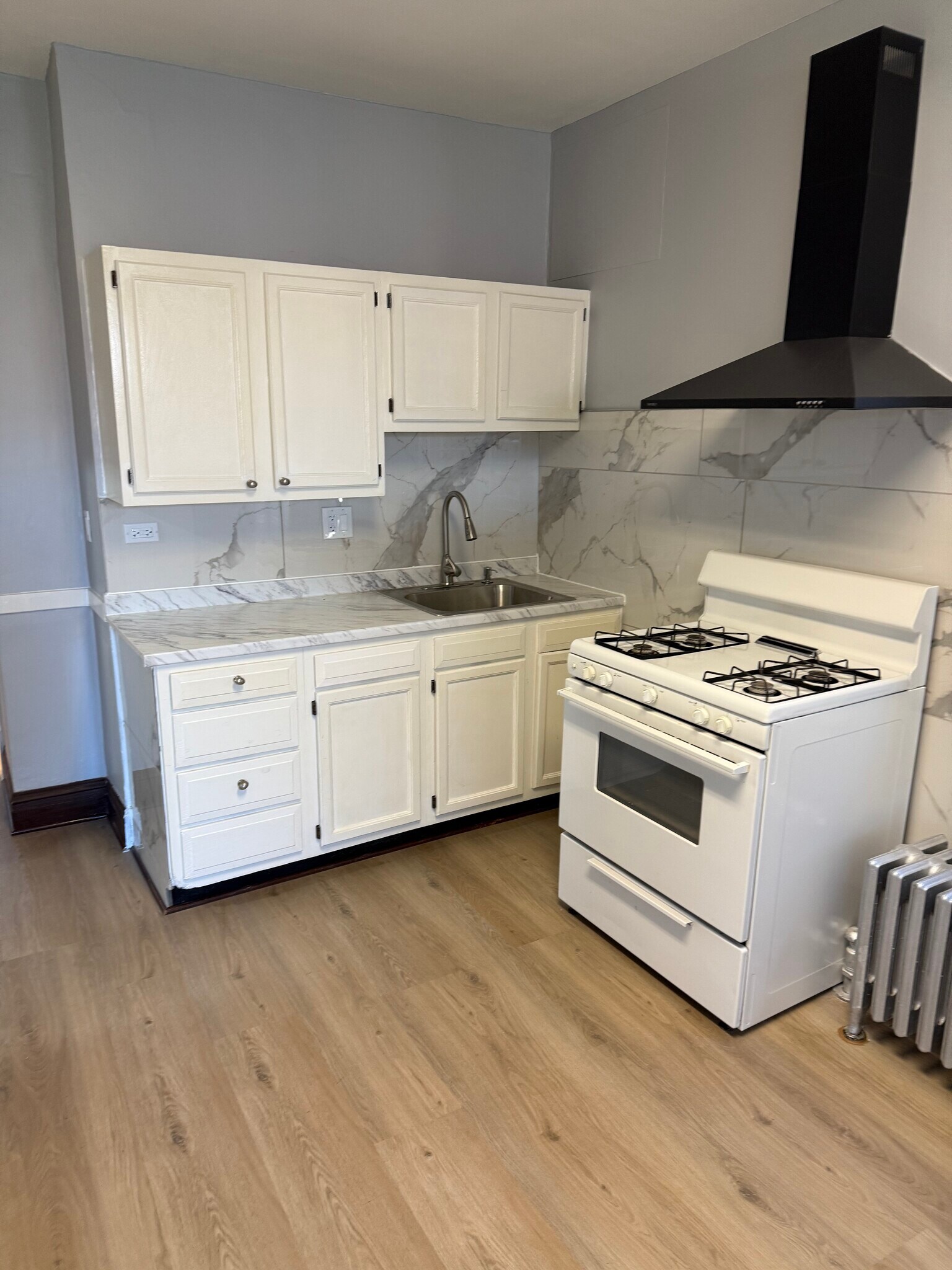 A bright first floor apartment recently upgraded - 3344 S Wood St