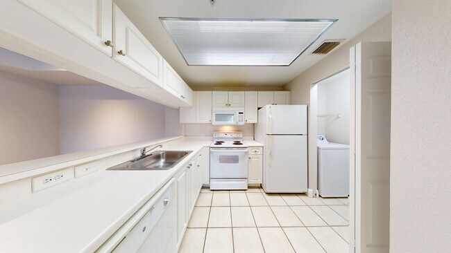 Building Photo - 2Bd /2Ba Condo with Stunning Lake Views!  ...