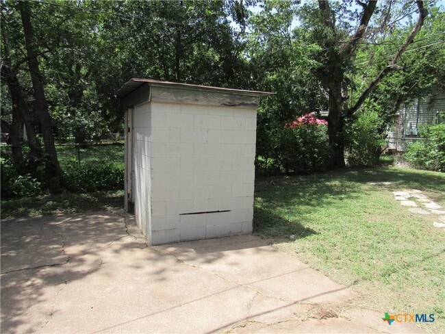 Building Photo - 1701 Elkins Ave