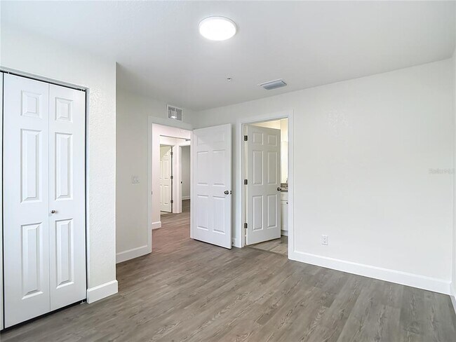 Building Photo - 326 S Grosse Ave
