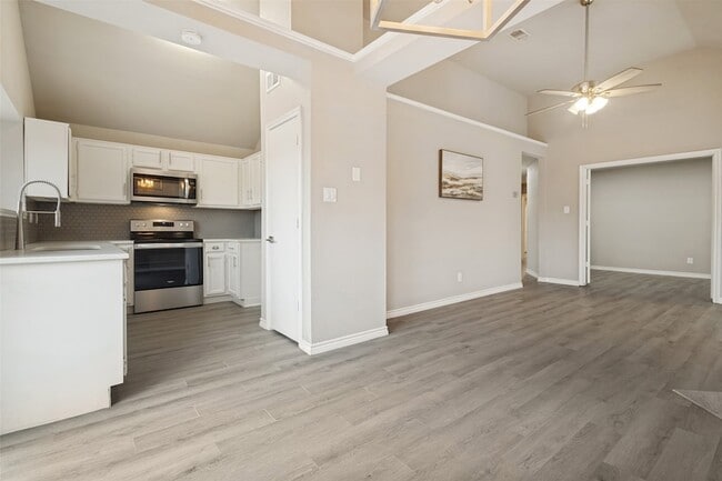 Building Photo - 945 Ramblewood Dr